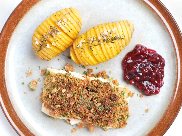 Lachs mit Knäckebrotkruste und schwedischen Kartoffeln