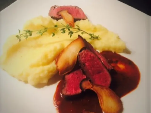 Rehrücken mit Backpflaumensauce