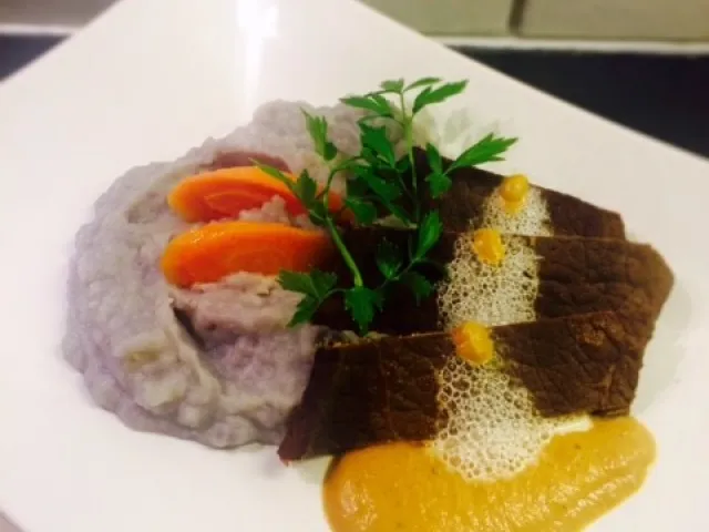 Rindsschnitzel mit Wurzelrahmsauce