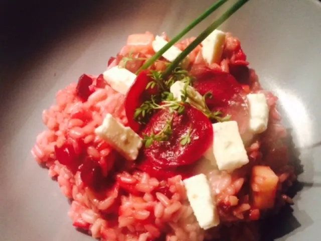 Rote Rüben Risotto mit Apfel