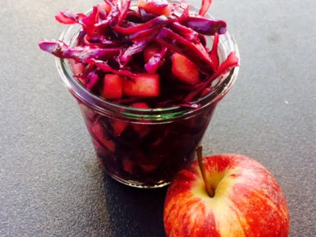 Rotkrautsalat mit Apfel