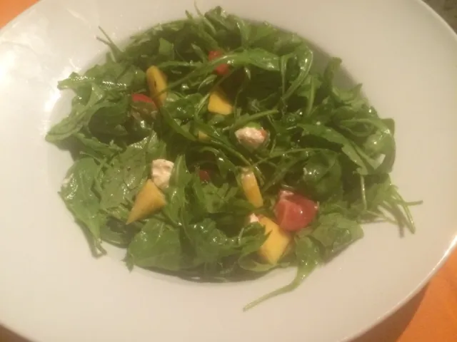 Rucola- Mango- Mozzarella Salat