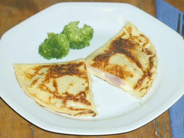 Palatschinken mit Schinken und Käse