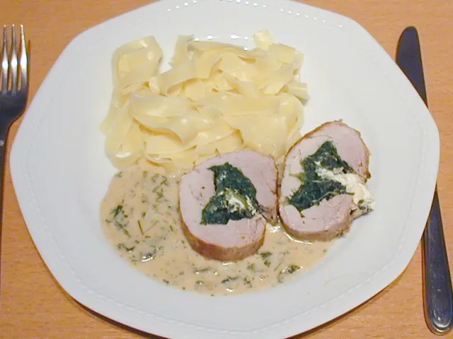 Schweinsroulade mit Blattspinatfülle