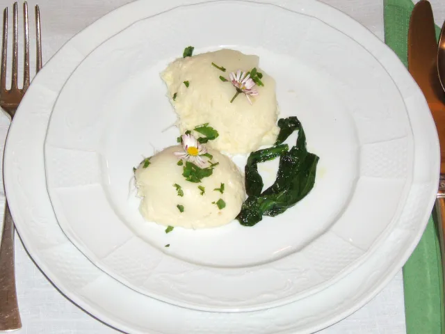 Spargelmousse mit frittiertem Bärlauch