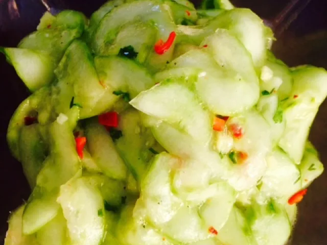 Thailändischer Gurkensalat