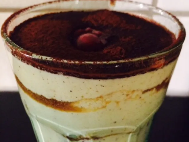 Kirsch-Tiramisu im Glas