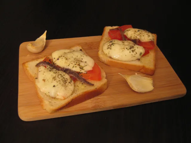 Tomaten-Mozarella-Brötchen