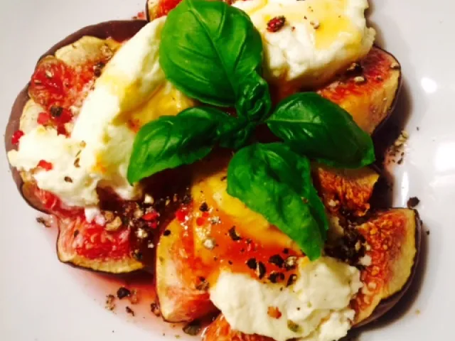 Überbackene Feigen mit Ziegenkäse