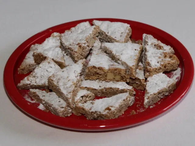 Zimt-Blondies mit Walnüssen