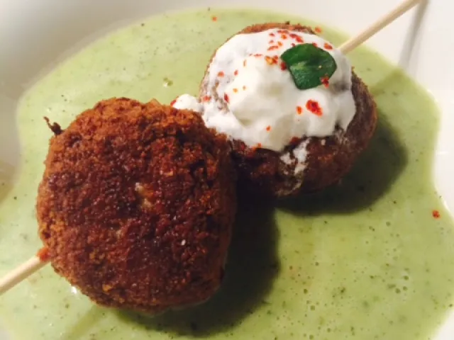 Zucchinisuppe mit Hackbällchen